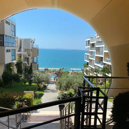 アパート Dolche 2, Banana Tree *