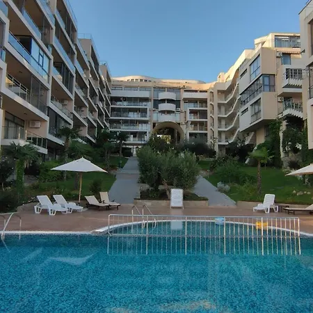 アパート Dolche 2, Banana Tree *